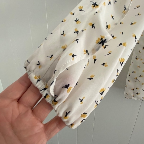 Loft outlet lightweight long sleeve floral print ruffle sleeve blouse size MP - Picture 6 of 9